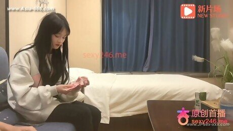 chinese man fucking callgirl in hotel.455