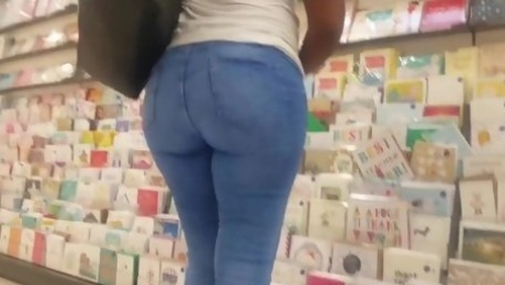 Big booty african milf in jeans