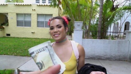 Chick enjoys cash for sex