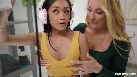 Wendy Raine and Jade Kimiko sneaky lesbian sex